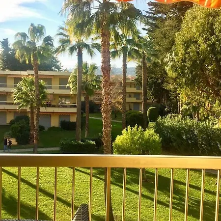 Charmant Avec Piscine Et A 300m De La Mer Juan-les-Pins