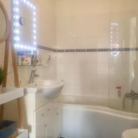 Charmant Avec Piscine Et A 300m De La Mer *