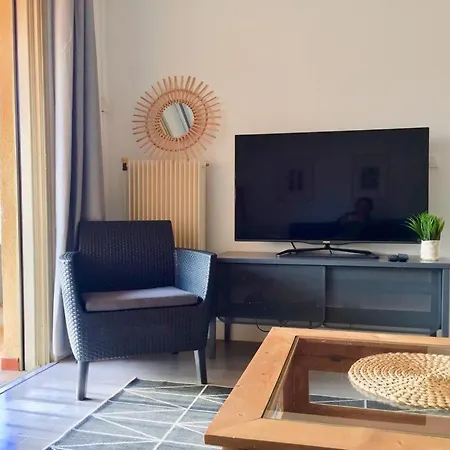 Appartement Charmant Avec Piscine Et A 300m De La Mer